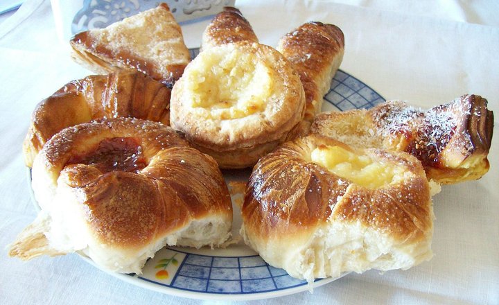 Plato de facturas surtidas